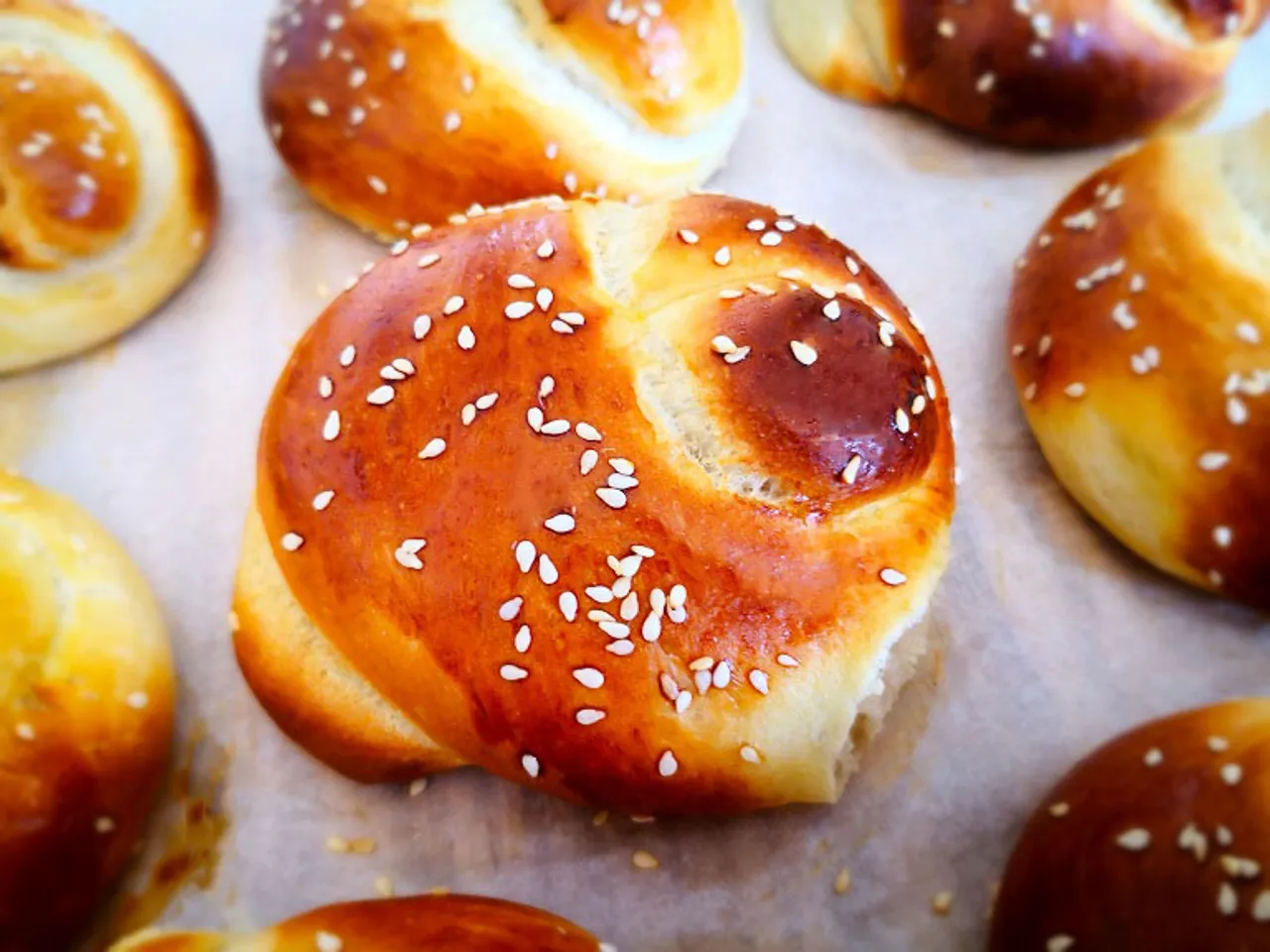 עיצוב לחמניות מבצק